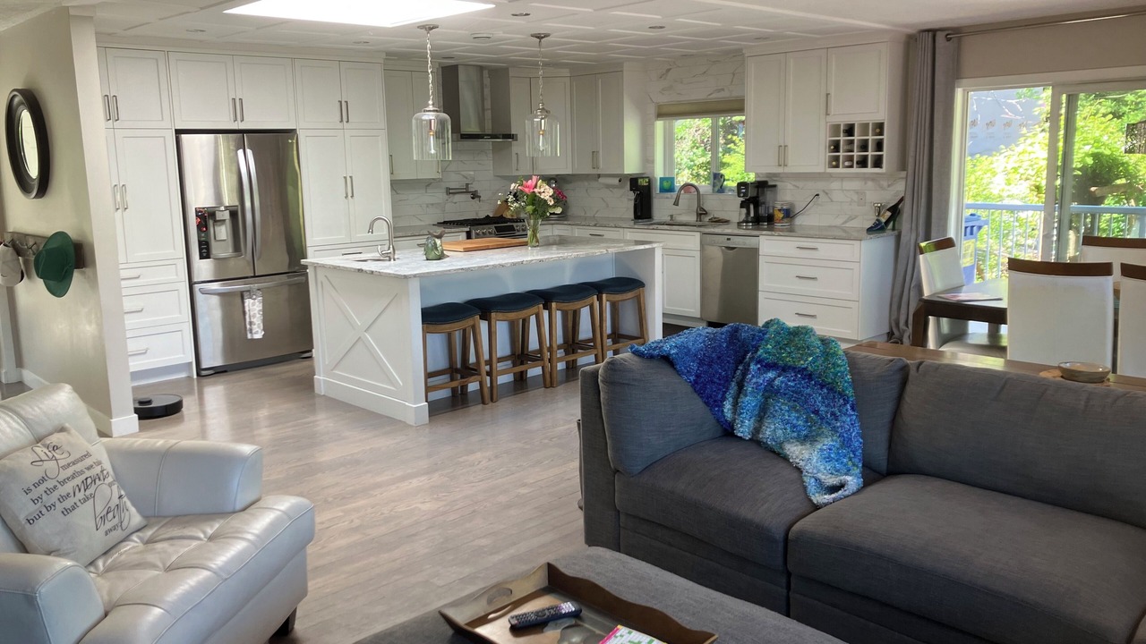 Photo of Livingroom in Shawnigan Lake