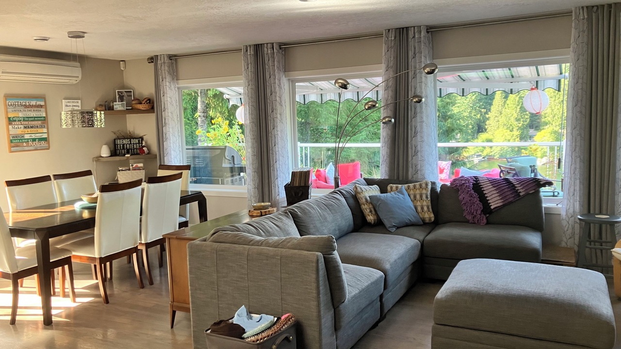 Photo of Livingroom in Shawnigan Lake