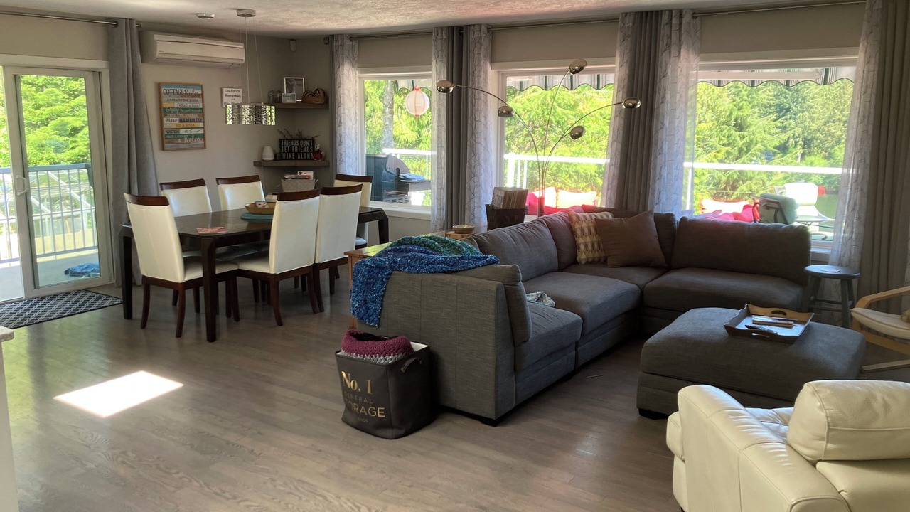 Photo of Livingroom in Shawnigan Lake