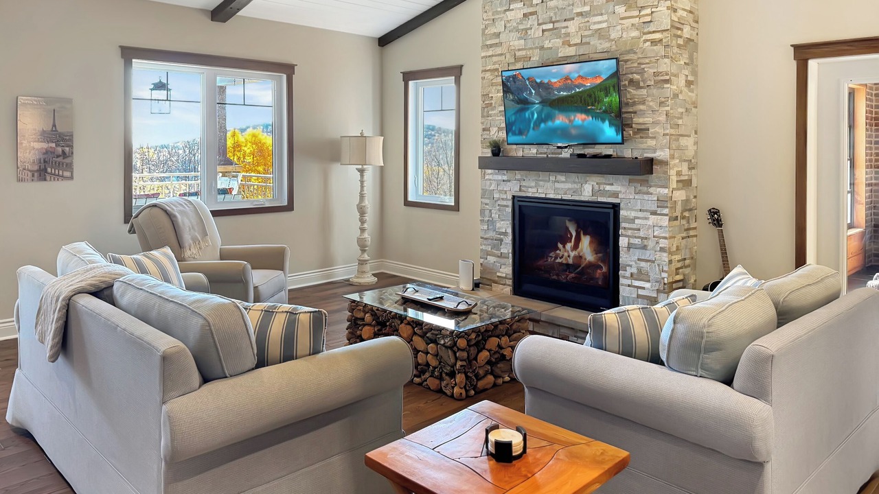 Photo of Livingroom in Val-des-Lacs