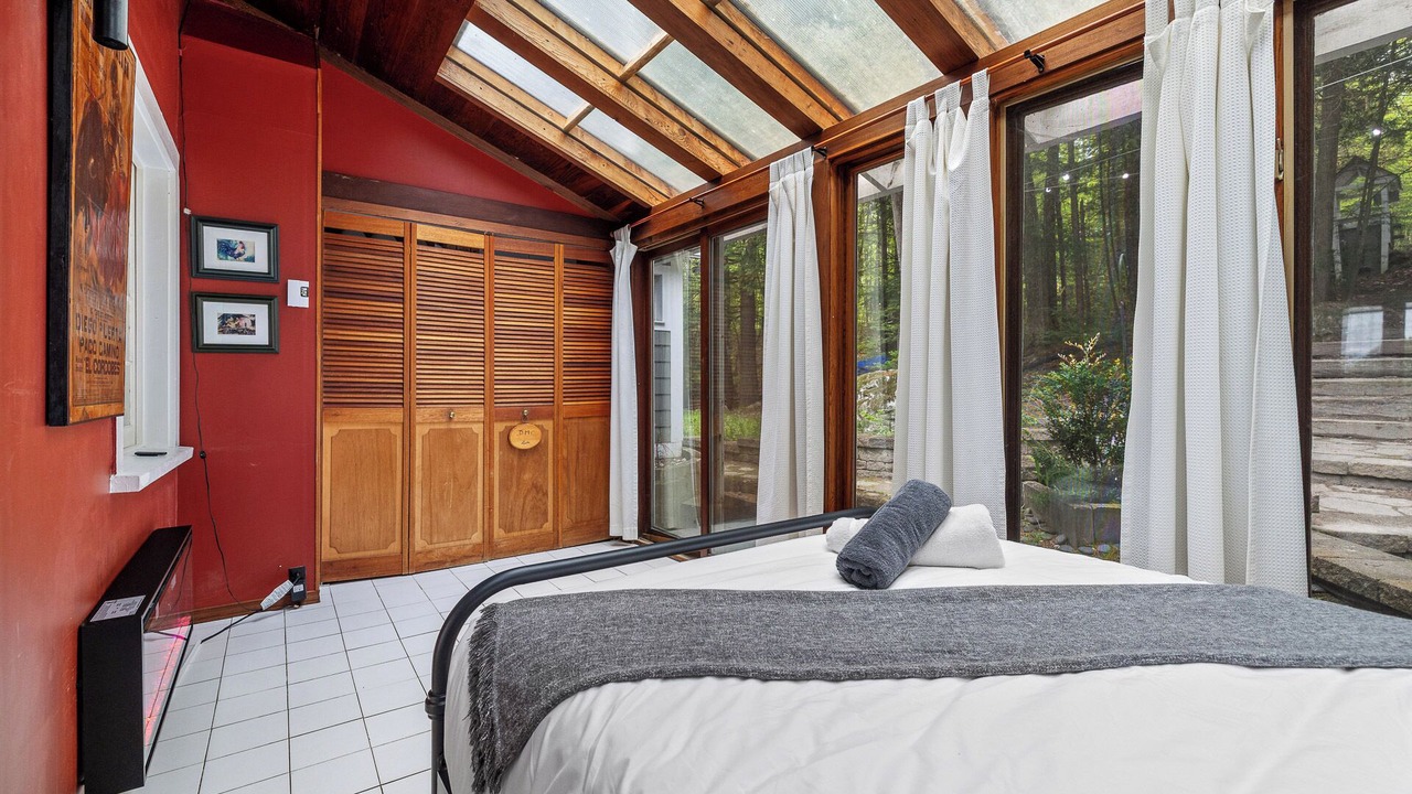 Photo of Bedroom in Val-des-Monts