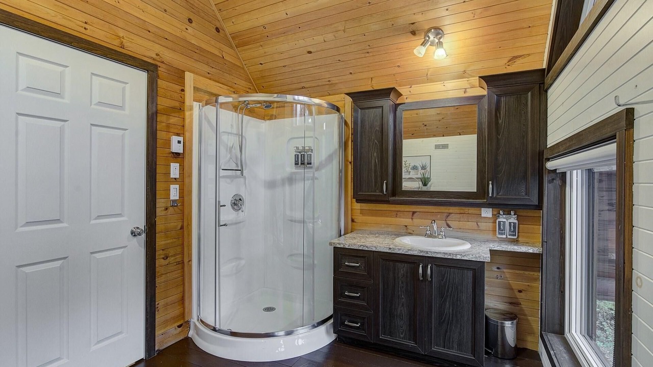 Photo of Bathroom in Montcalm