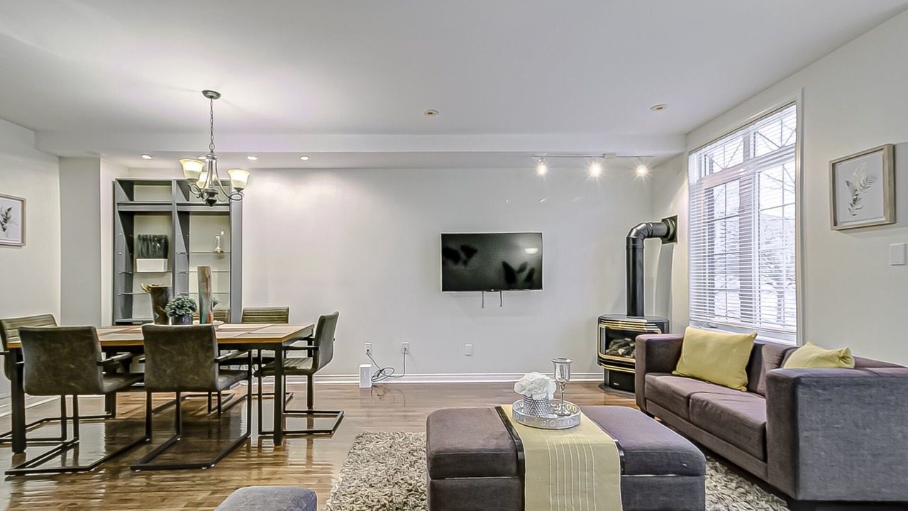 Photo of Livingroom in O'Connor - Parkview