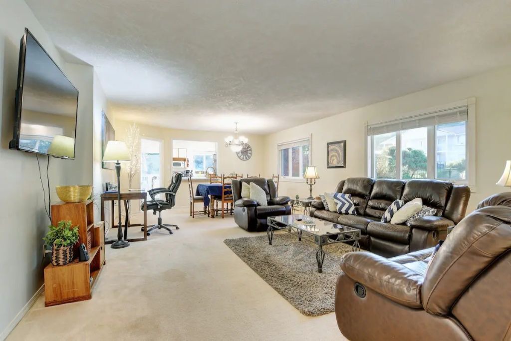 Photo of Livingroom in Colwood