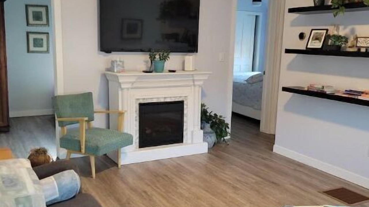 Photo of Livingroom in Sylvan Lake
