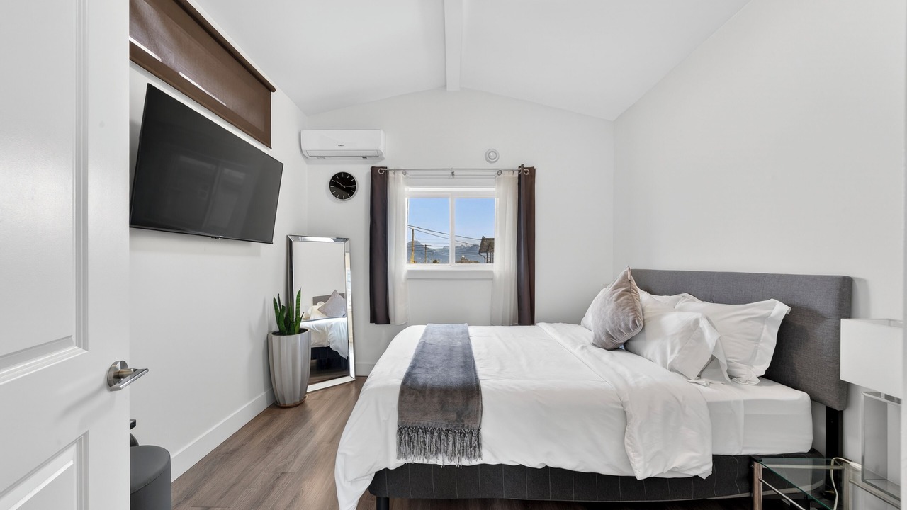 Photo of Bedroom in Renfrew-Collingwood