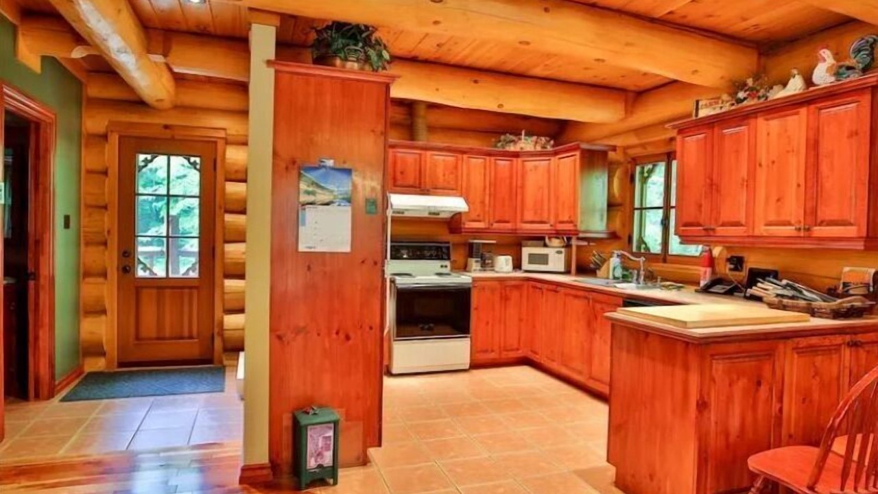 Photo of Kitchen in Grenville-sur-la-Rouge
