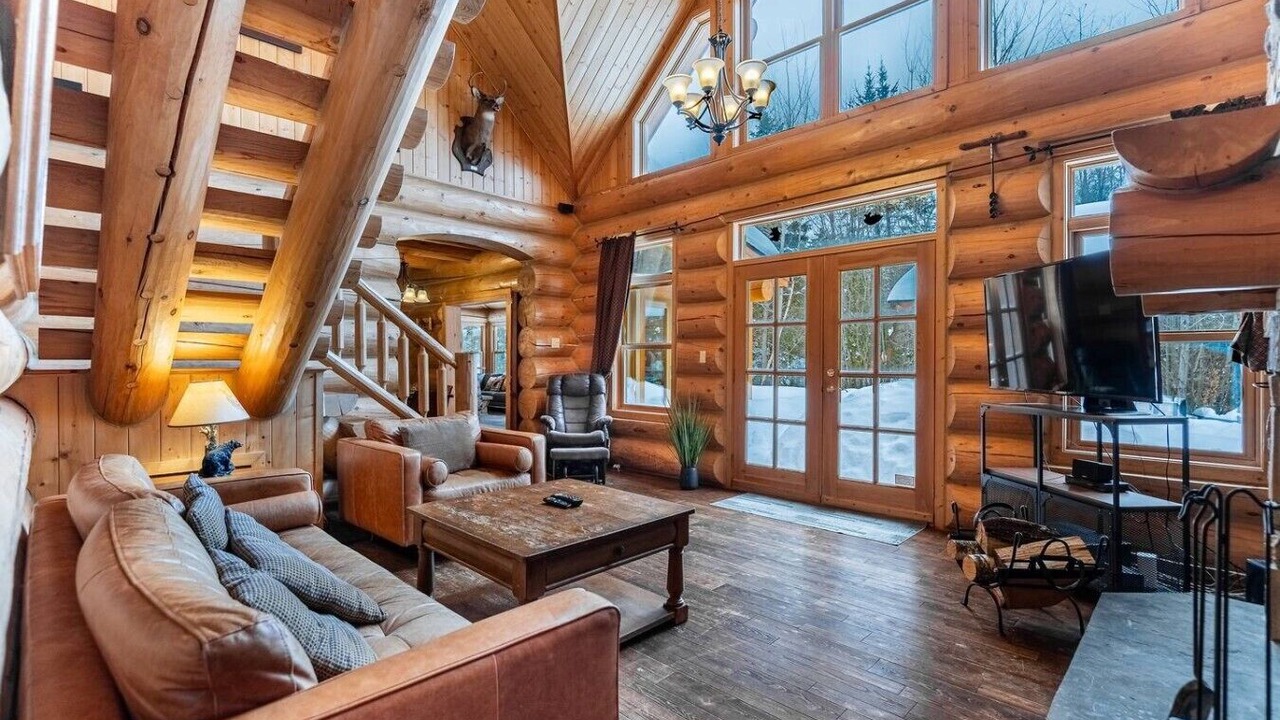 Photo of Livingroom in Fiddler Lake Resort