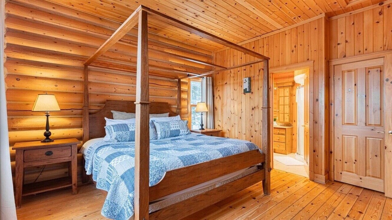Photo of Bedroom in Fiddler Lake Resort