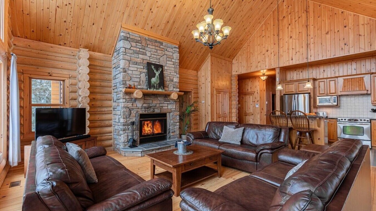 Photo of Livingroom in Fiddler Lake Resort