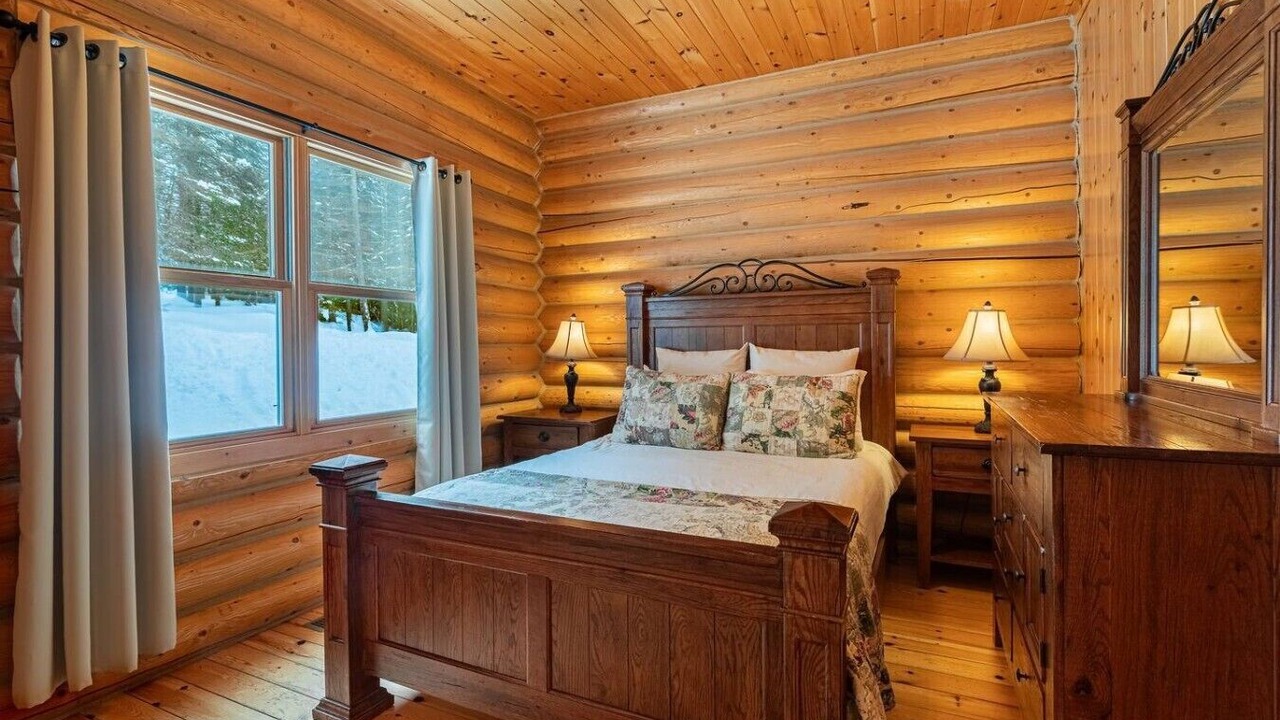 Photo of Bedroom in Fiddler Lake Resort