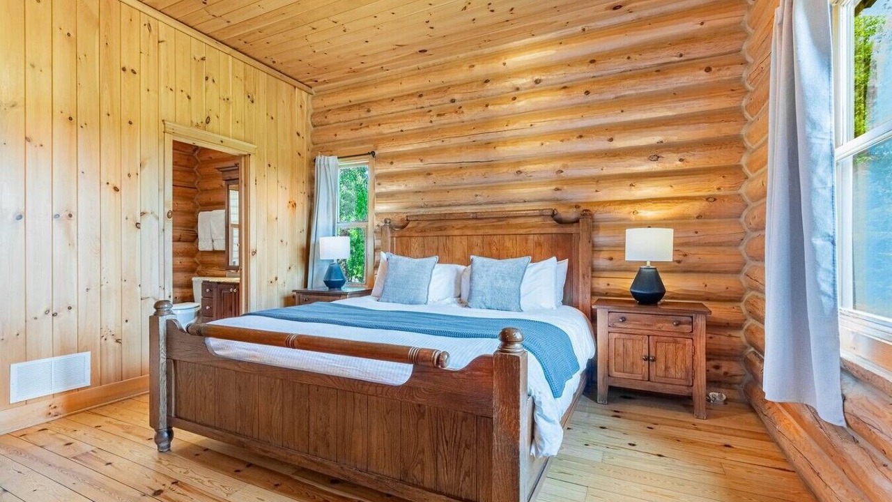 Photo of Bedroom in Fiddler Lake Resort