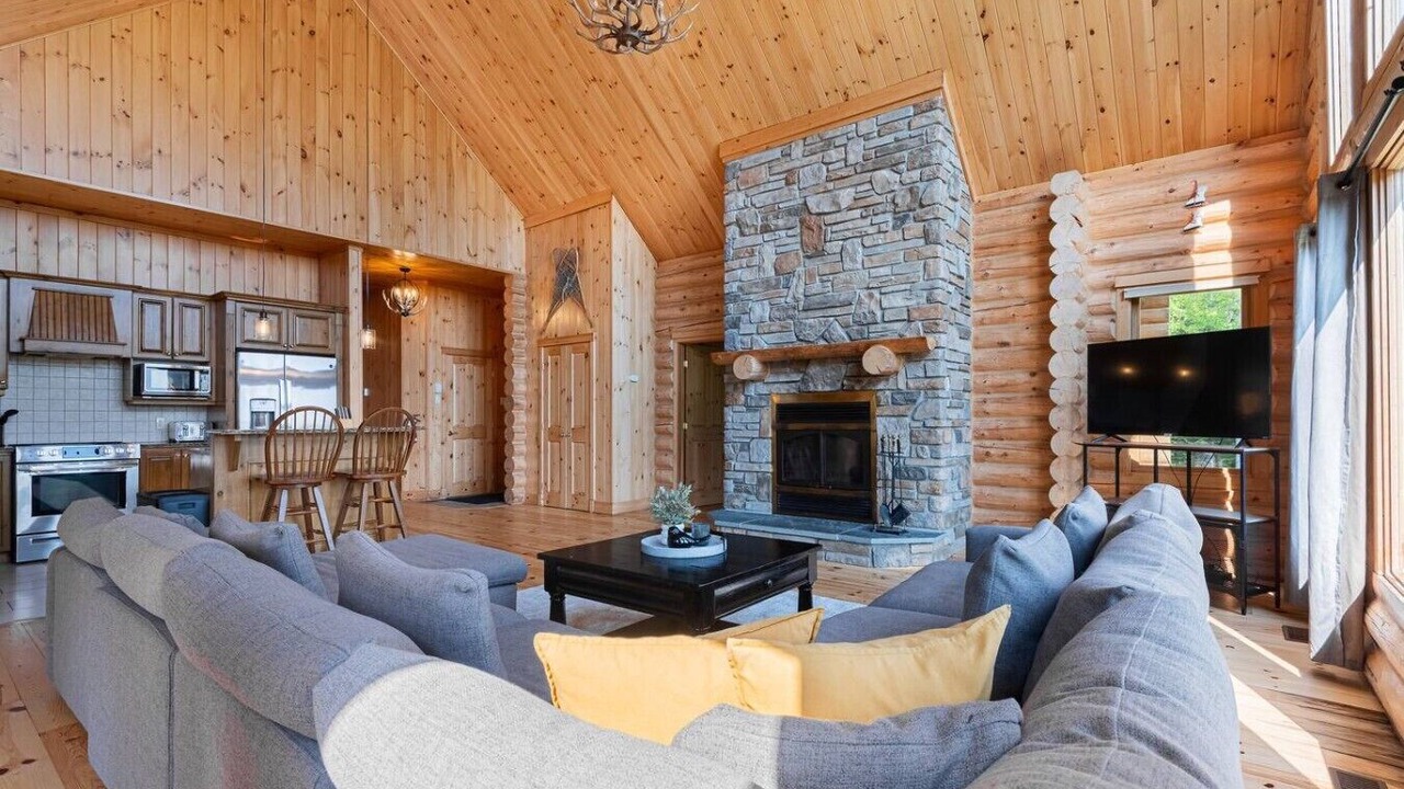 Photo of Livingroom in Fiddler Lake Resort