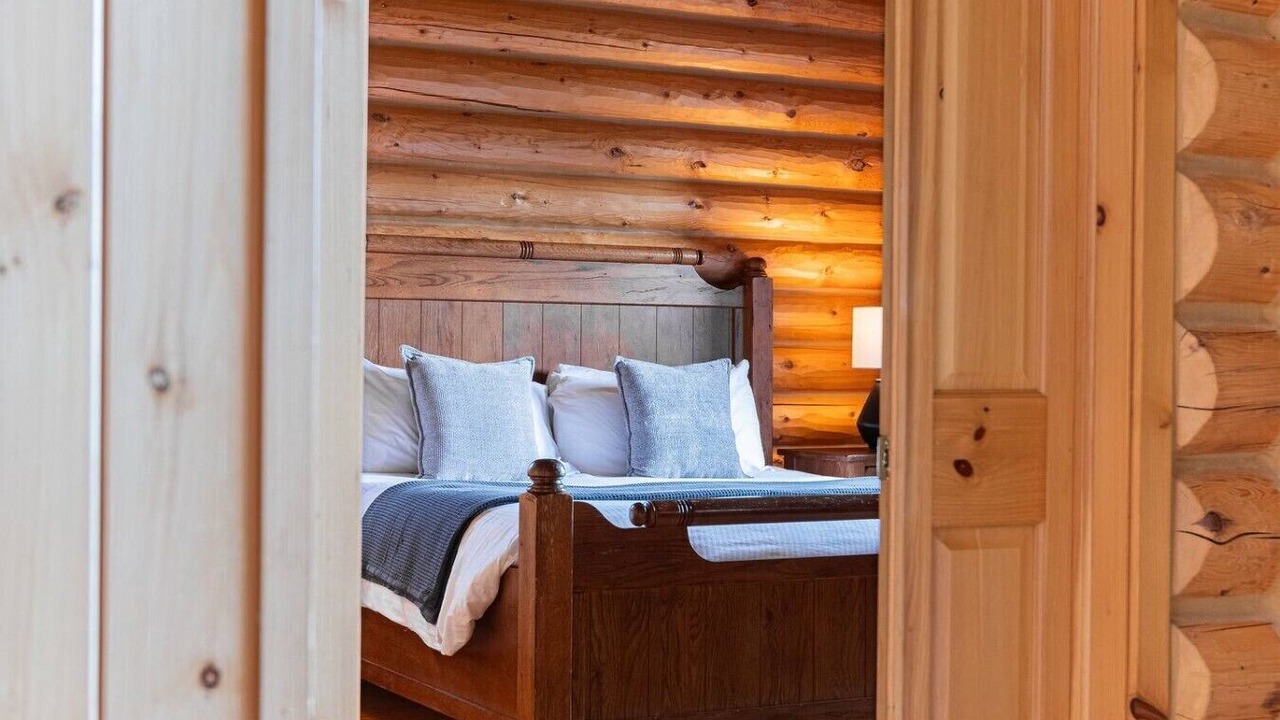 Photo of Bedroom in Fiddler Lake Resort
