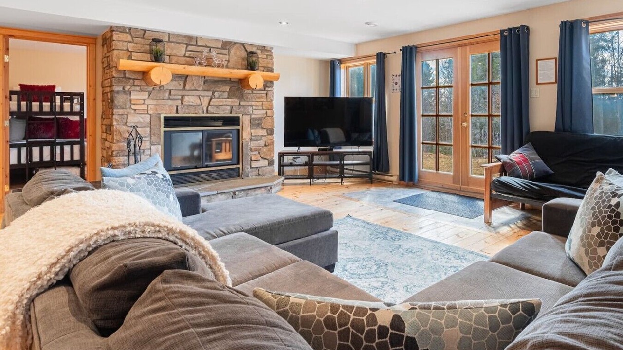 Photo of Livingroom in Fiddler Lake Resort