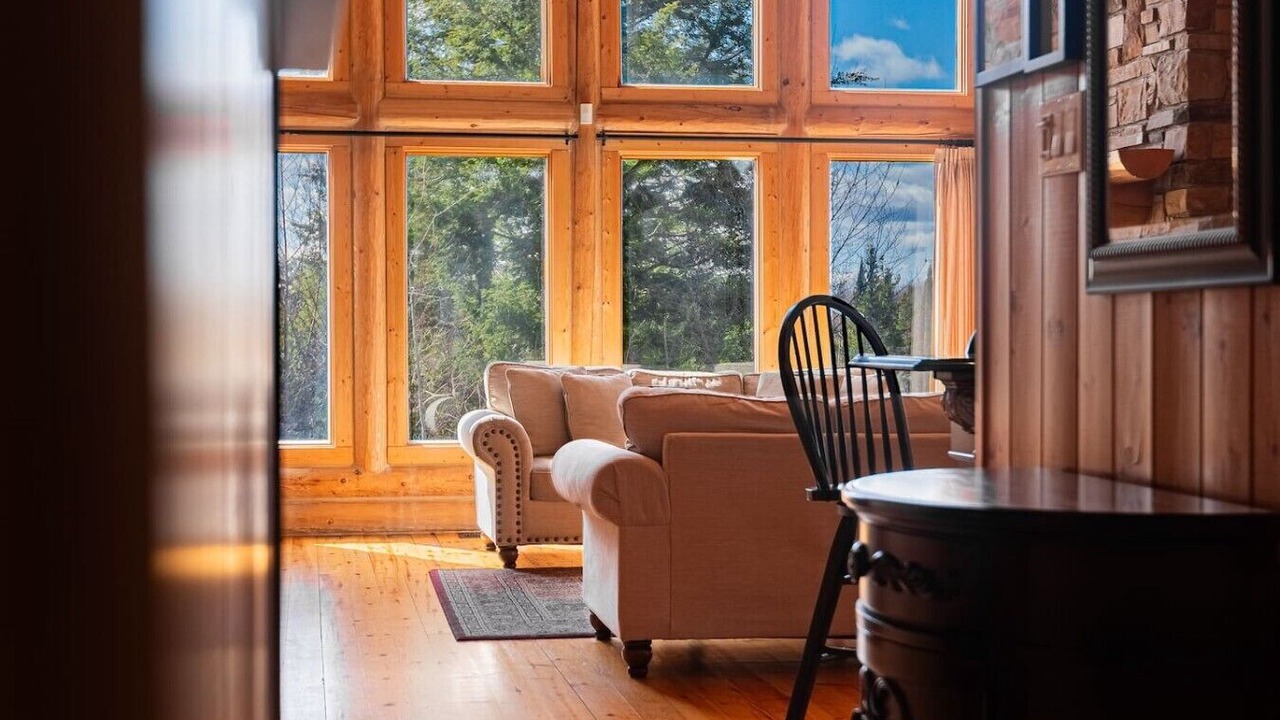 Photo of Livingroom in Fiddler Lake Resort