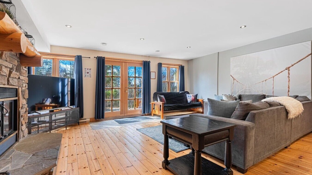 Photo of Livingroom in Fiddler Lake Resort