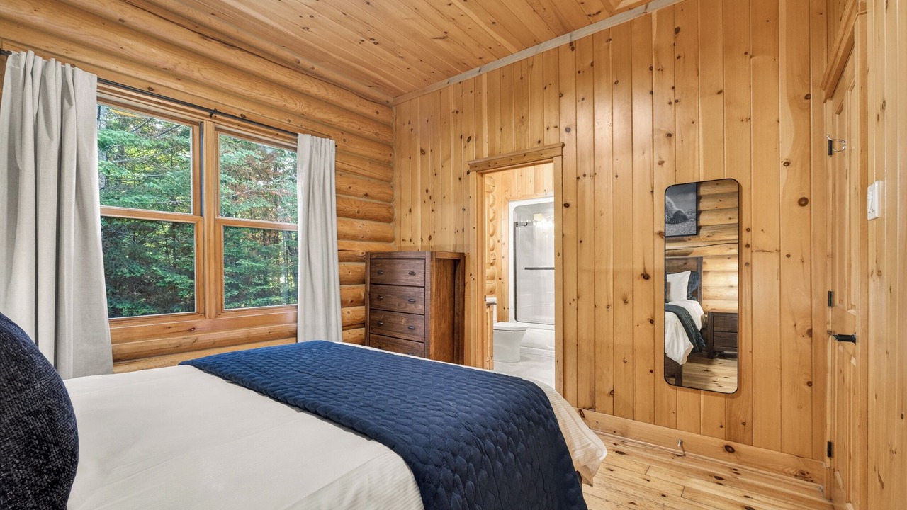 Photo of Bedroom in Fiddler Lake Resort