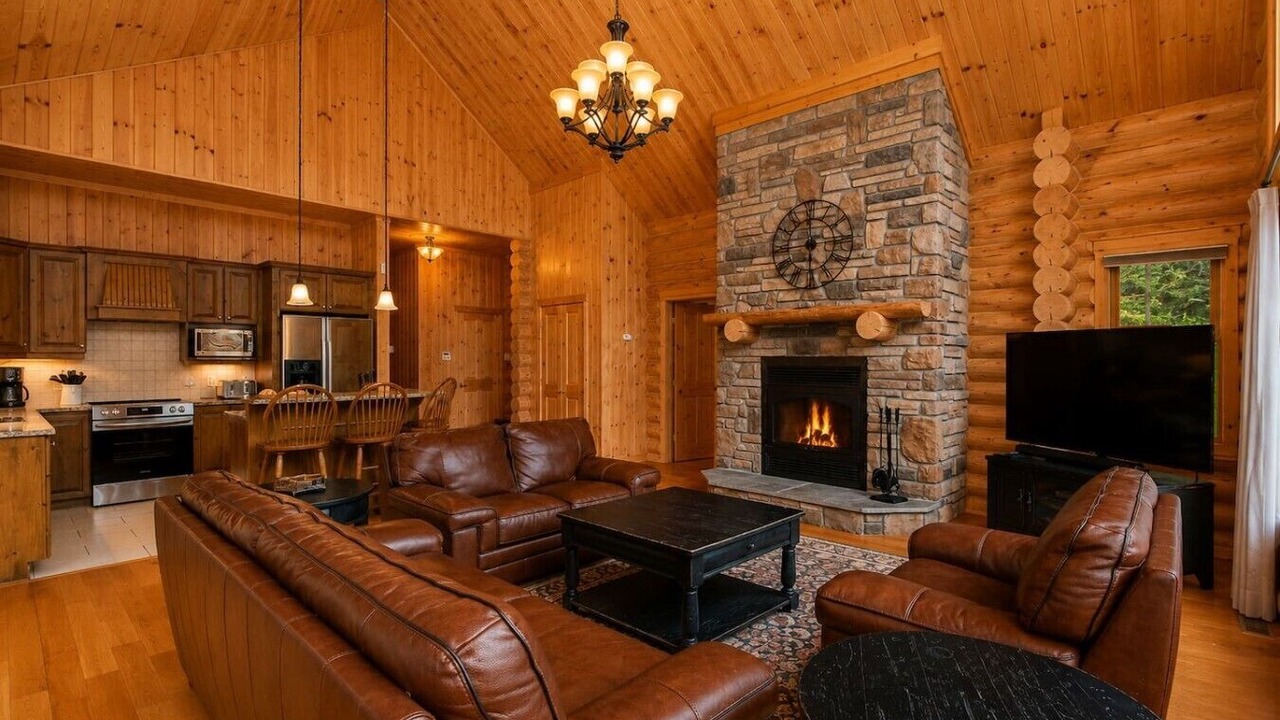 Photo of Livingroom in Fiddler Lake Resort