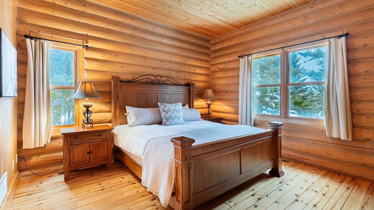 Photo of Bedroom in Fiddler Lake Resort