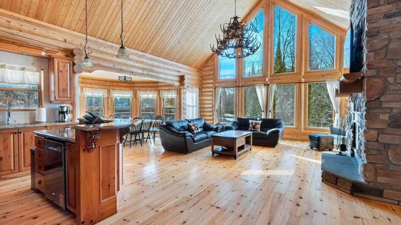 Photo of Livingroom in Fiddler Lake Resort