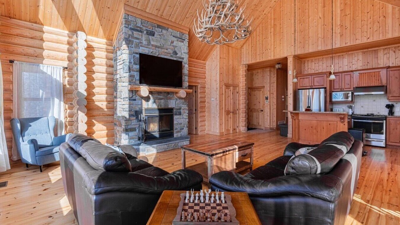 Photo of Livingroom in Fiddler Lake Resort