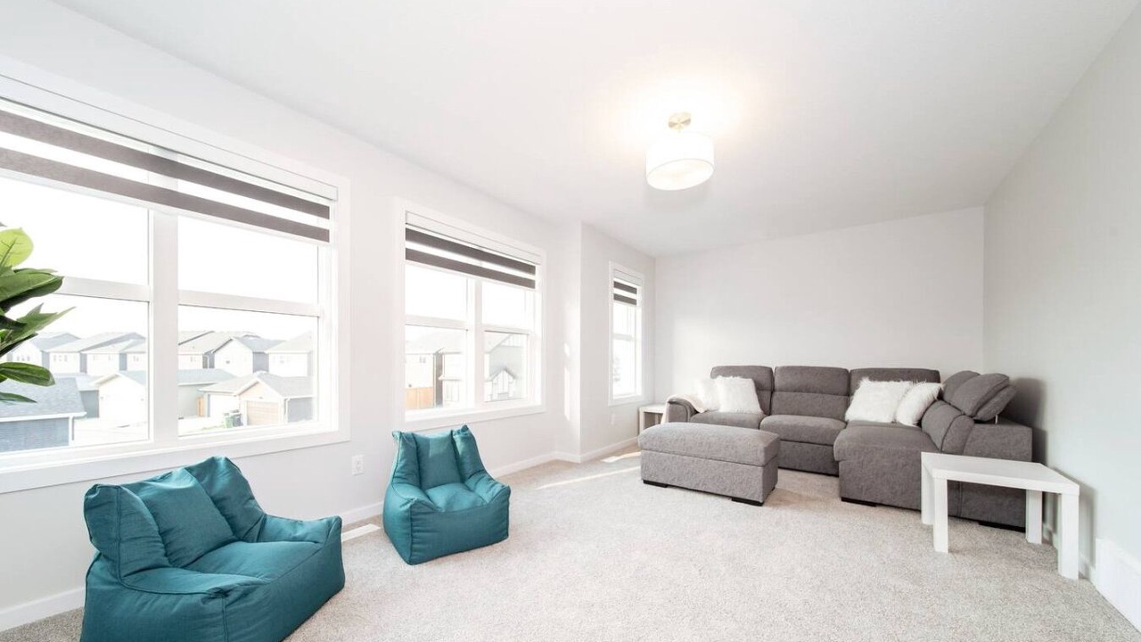 Photo of Livingroom in Southeast Edmonton