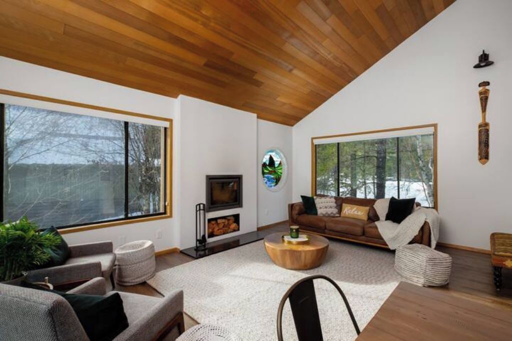 Photo of Livingroom in Whistler