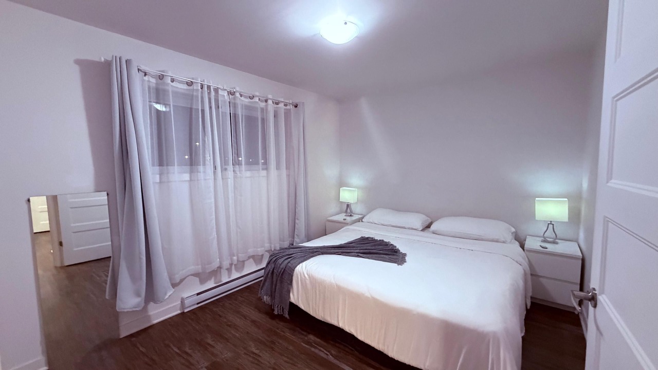 Photo of Bedroom in Dollard-des-Ormeaux