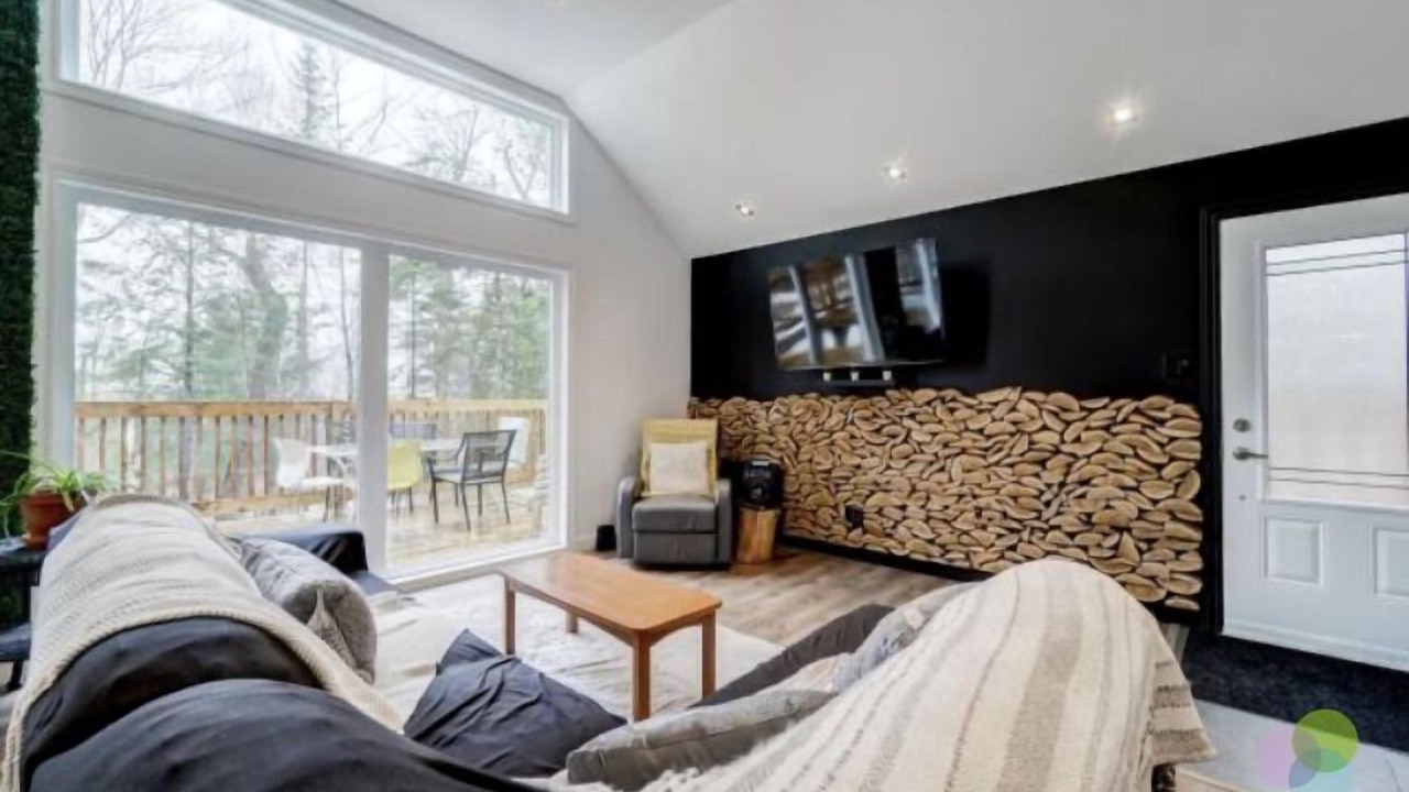 Photo of Livingroom in Amherst