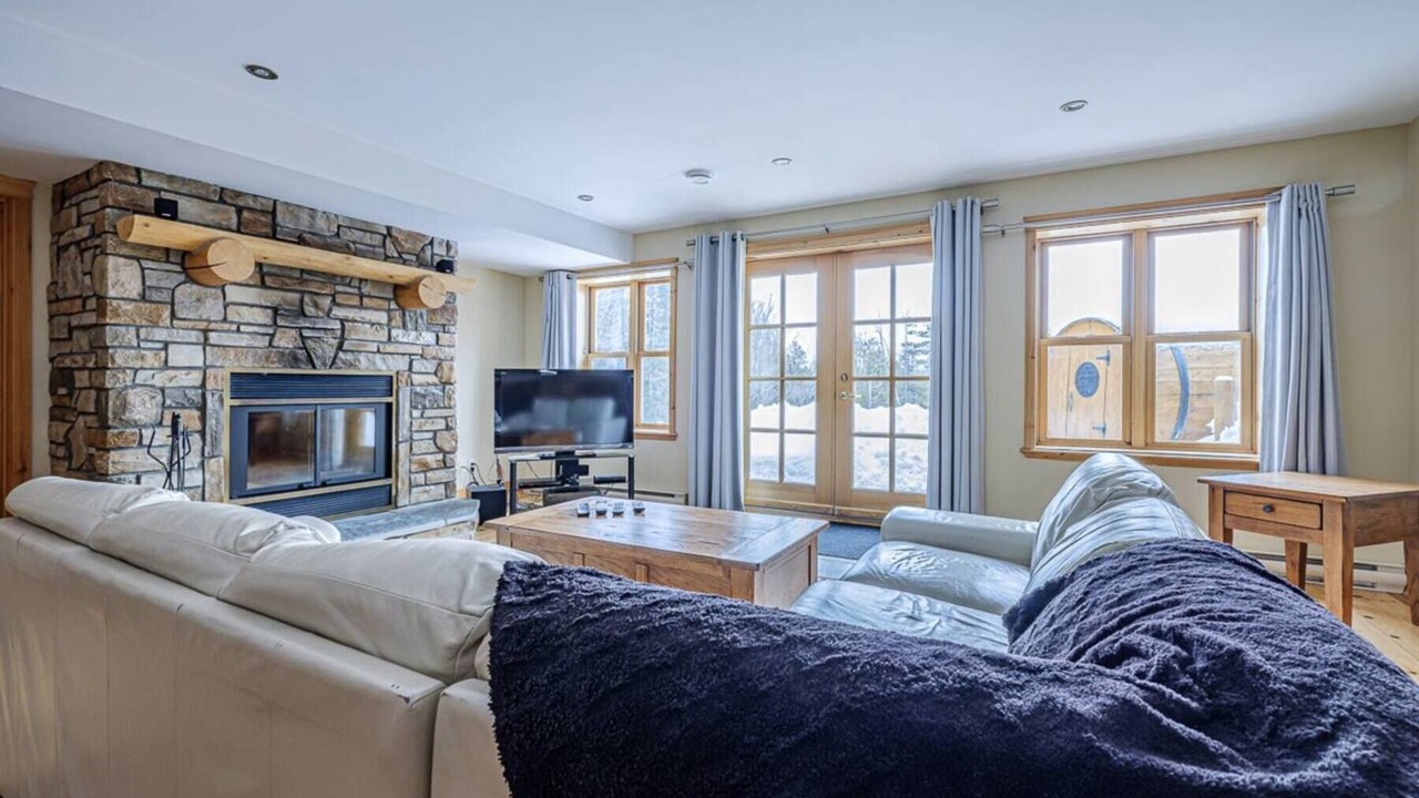 Photo of Livingroom in Fiddler Lake Resort