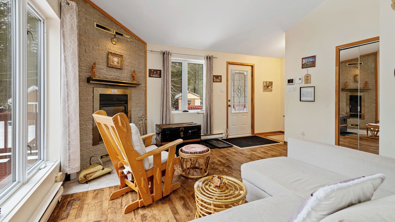Photo of Livingroom in Chertsey