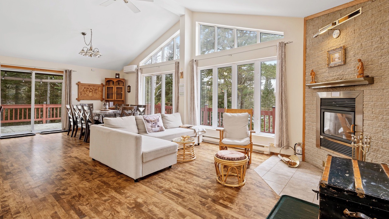 Photo of Livingroom in Chertsey