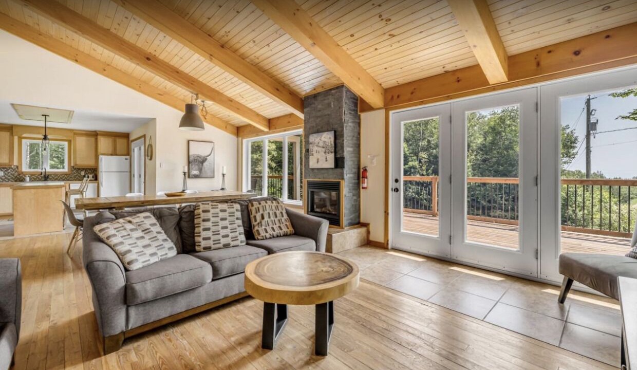 Photo of Livingroom in Petite-Riviere-Saint-Francois