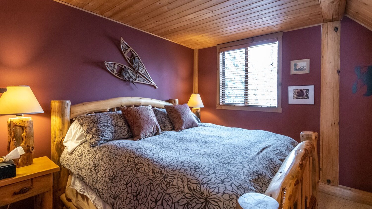Photo of Bedroom in Apex Mountain
