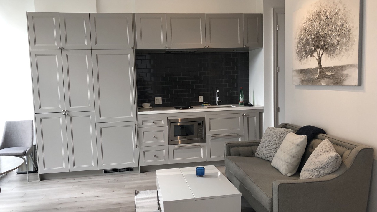 Photo of Livingroom in Bloor-Yorkville