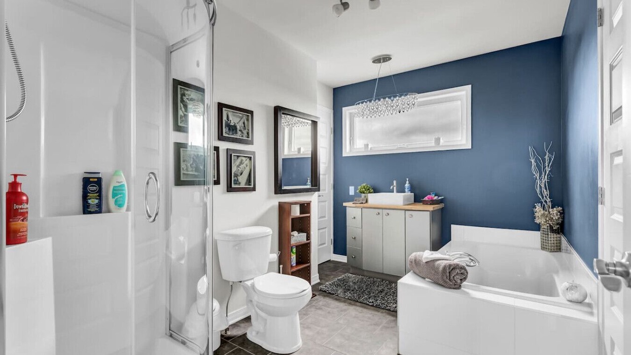 Photo of Bathroom in Communaute-Urbaine-de-l'Outaouais