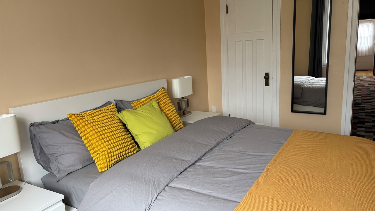 Photo of Bedroom in Cote-Des-Neiges—Notre-Dame-De-Grace