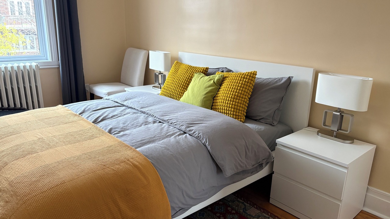 Photo of Bedroom in Cote-Des-Neiges—Notre-Dame-De-Grace