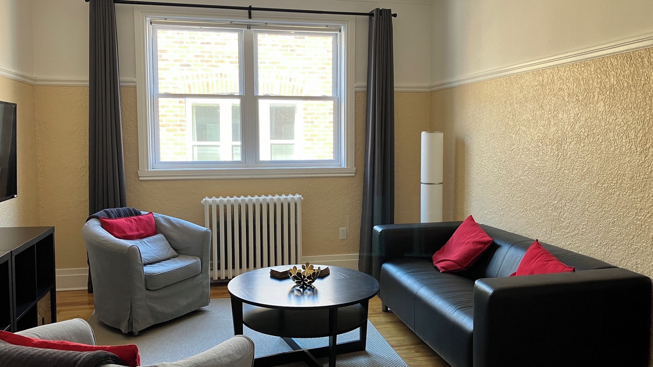 Photo of Livingroom in Cote-Des-Neiges—Notre-Dame-De-Grace