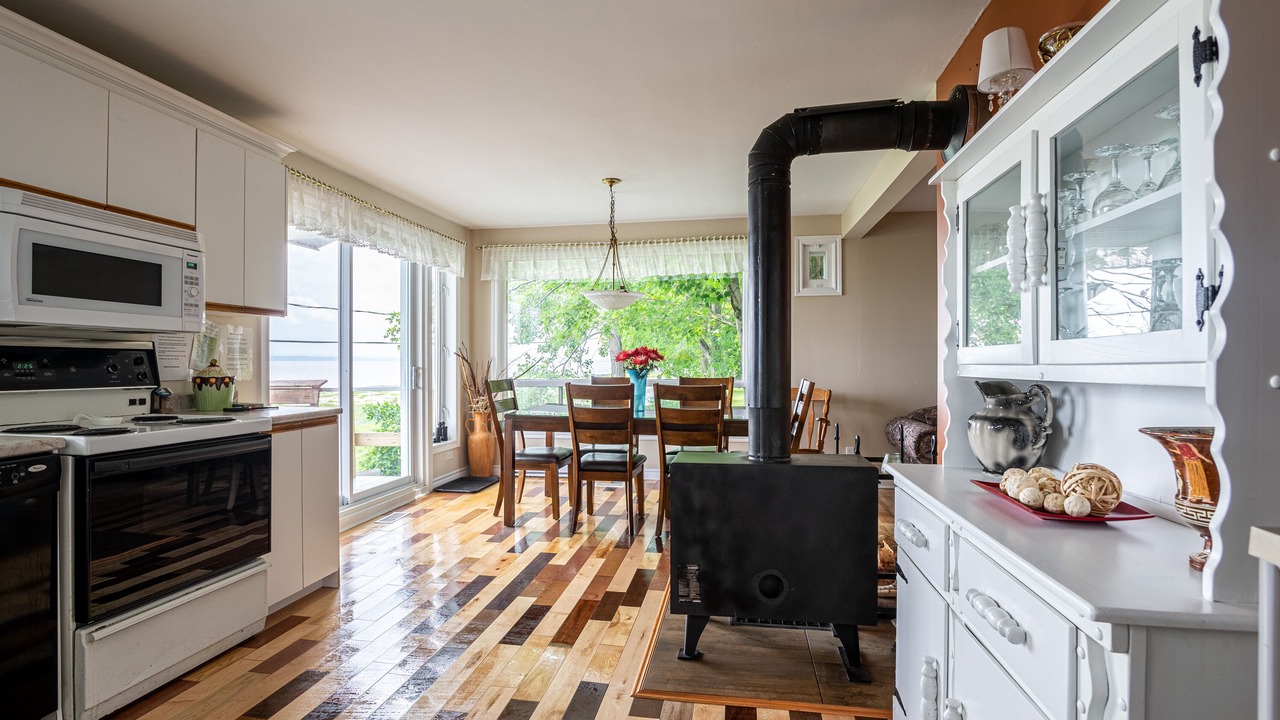 Photo of Kitchen in St-Francois-de-l'Ile-d'Orleans
