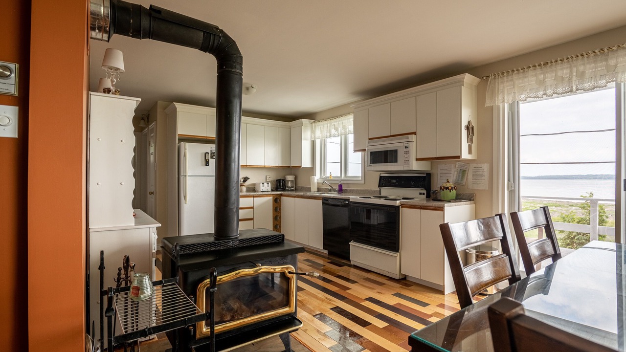 Photo of Kitchen in St-Francois-de-l'Ile-d'Orleans