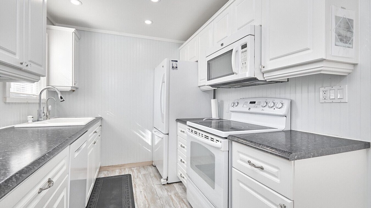 Photo of Kitchen in Honey Harbour