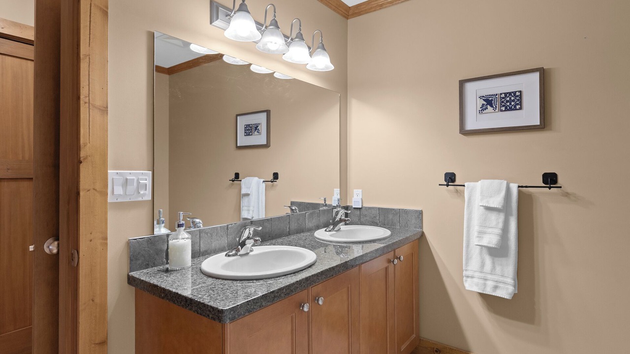 Photo of Bathroom in Okanagan-Similkameen