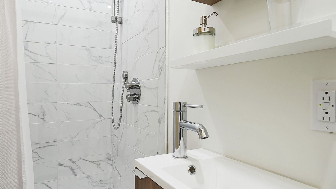 Photo of Bathroom in La Petite-Patrie
