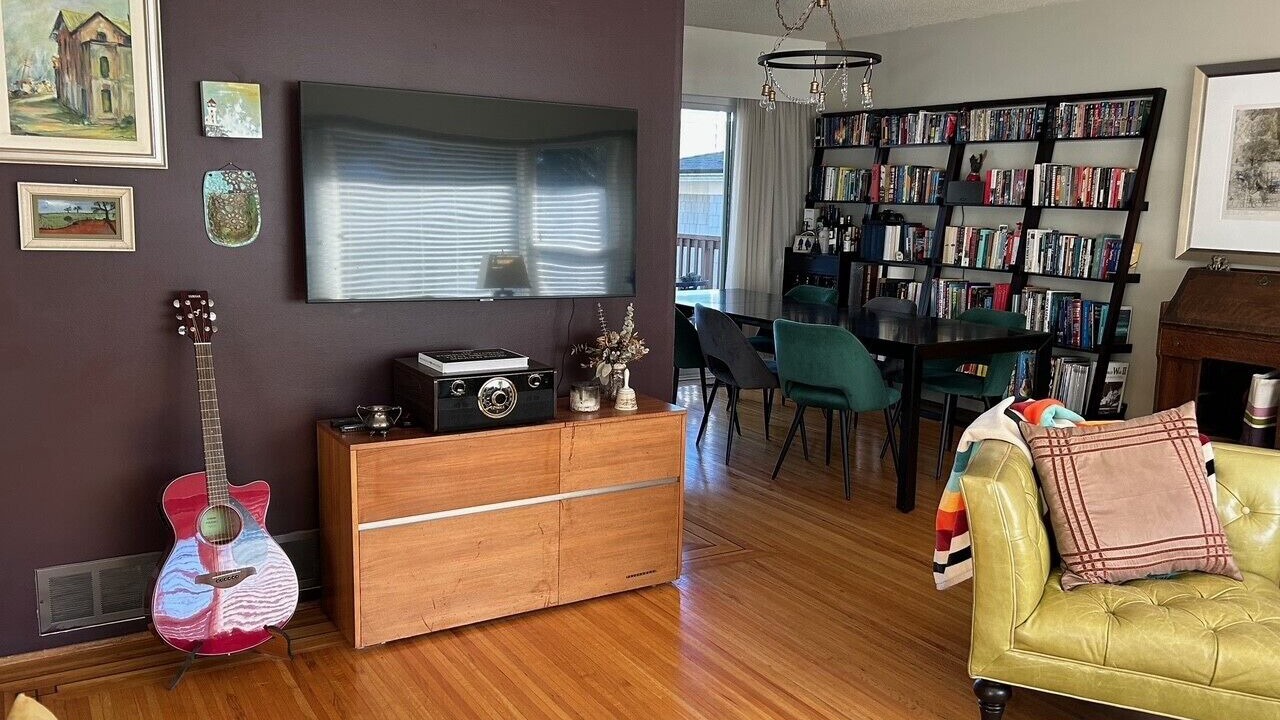 Photo of Livingroom in Lynn Valley