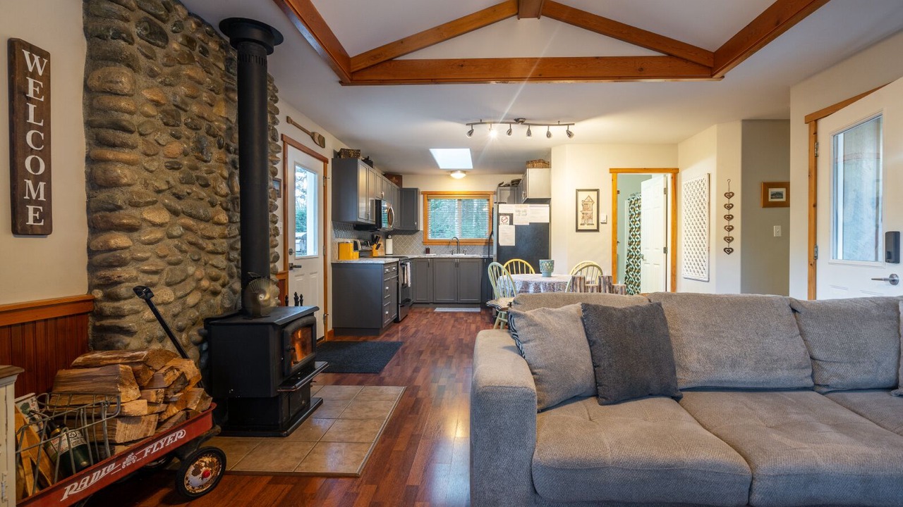 Photo of Livingroom in Metchosin