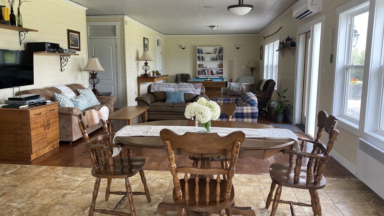 Photo of Livingroom in Red House