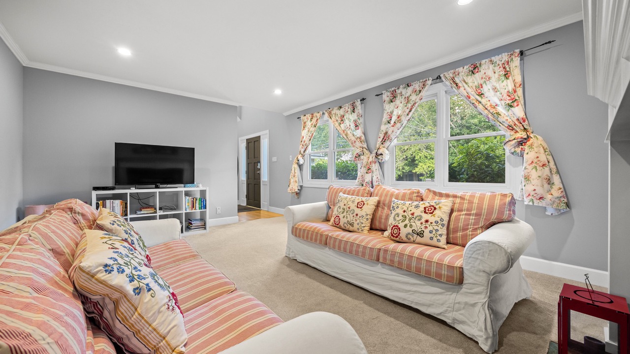 Photo of Livingroom in Crescent Beach