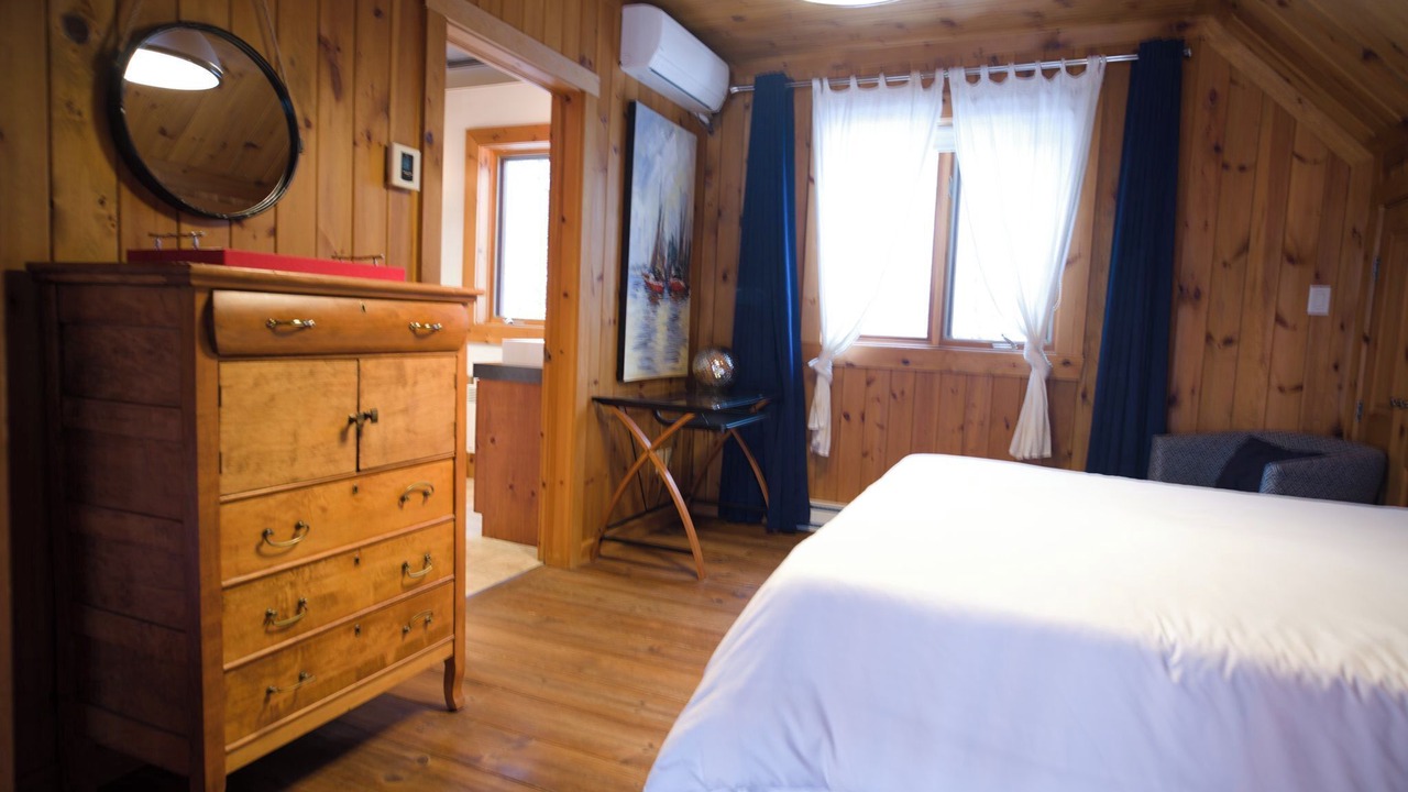 Photo of Bedroom in Les Pays-d'en-Haut Regional County Municipality